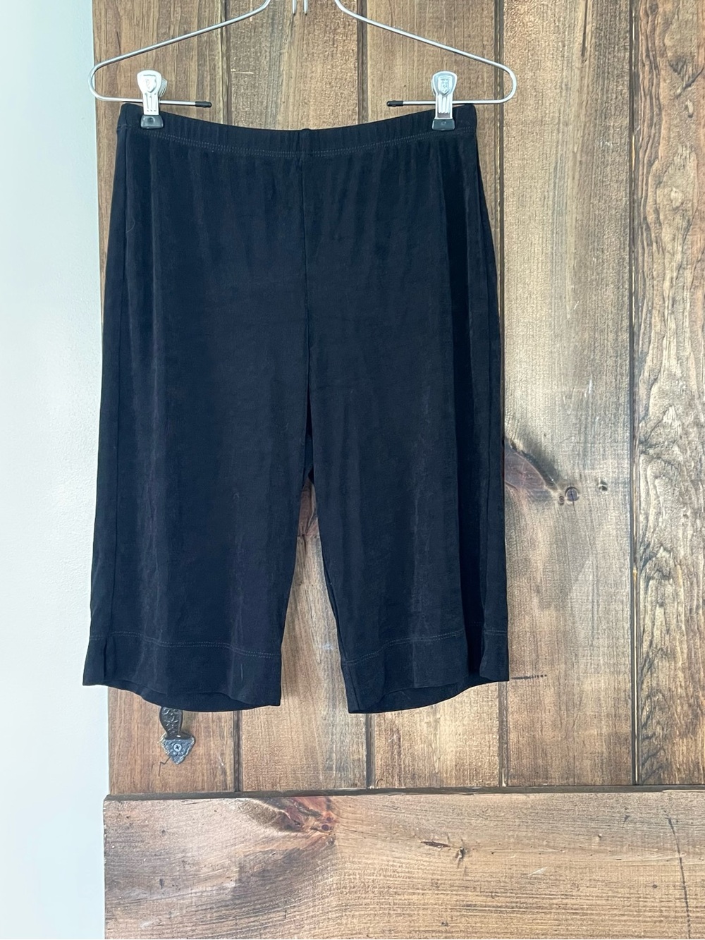 Chico's Travelers Slinky Micro Rib Jersey Bermuda Shorts Small 4/6 Minimalist